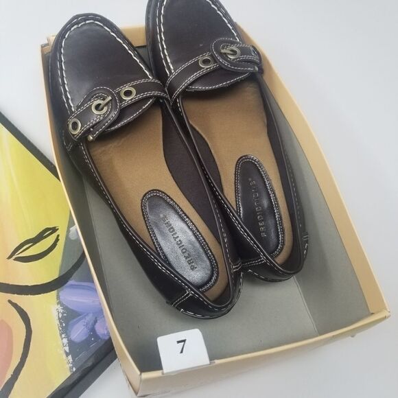 PREDICTIONS NEW WITH BOX. SIZE 7 - Picture 9 of 12